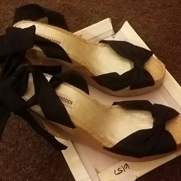 Sandals - Picture 2 of 4